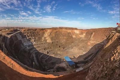 白云鄂博礦山里的堅(jiān)守